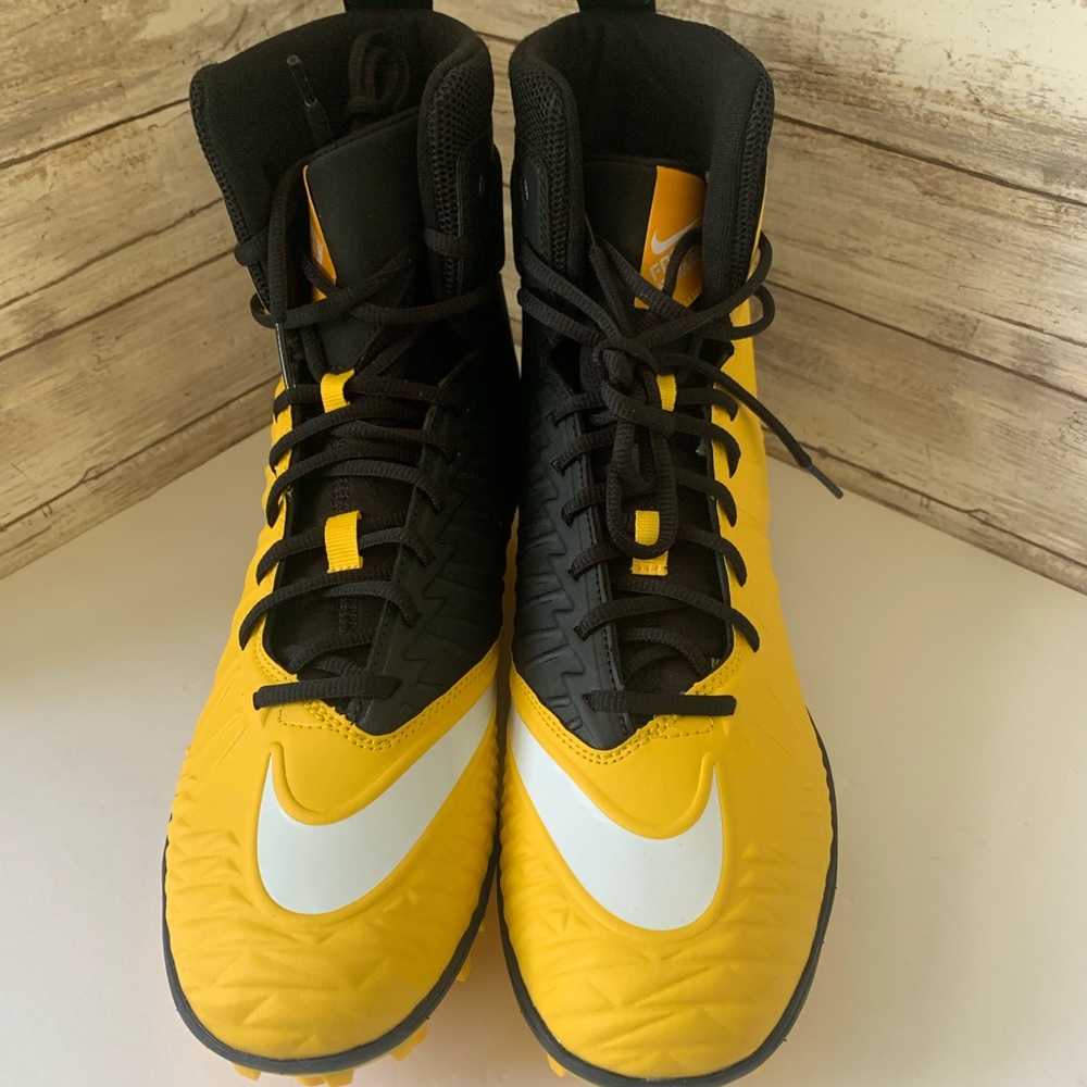 NEW Men's Force Savage Varsity Football Cleats